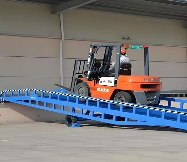 淮南移动式卸货平台（叉车用）